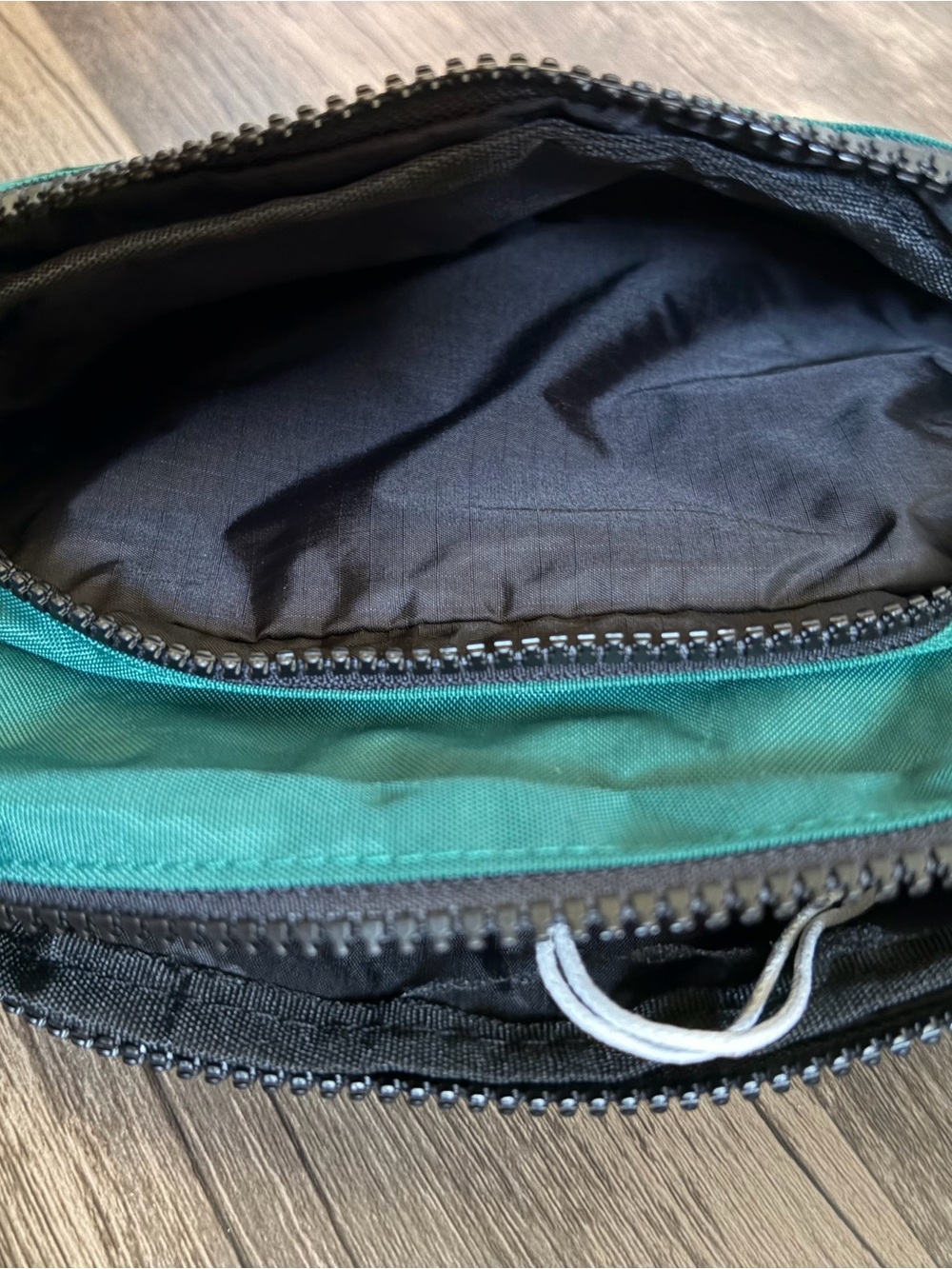NWT BAGGU Peanuts Fanny Pack - Picture 4 of 4